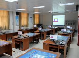 说明: C:\Users\Administrator\Desktop\实验室照片精选\工程管理沙盘模拟实训室1.JPG